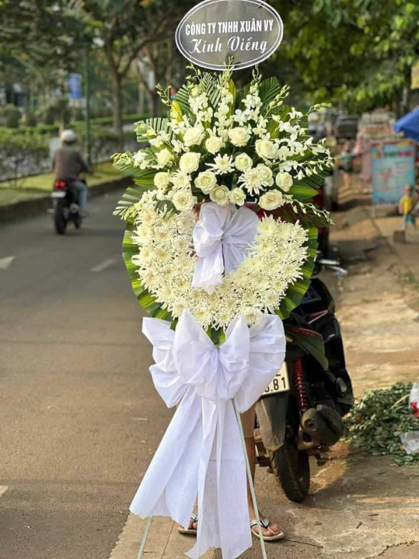Vòng hoa tang lễ Vòng hoa tang lễ