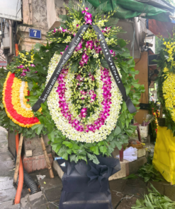 Vòng hoa kiểu truyền thống
