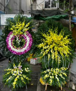 Kệ hoa Lan viếng đám tang