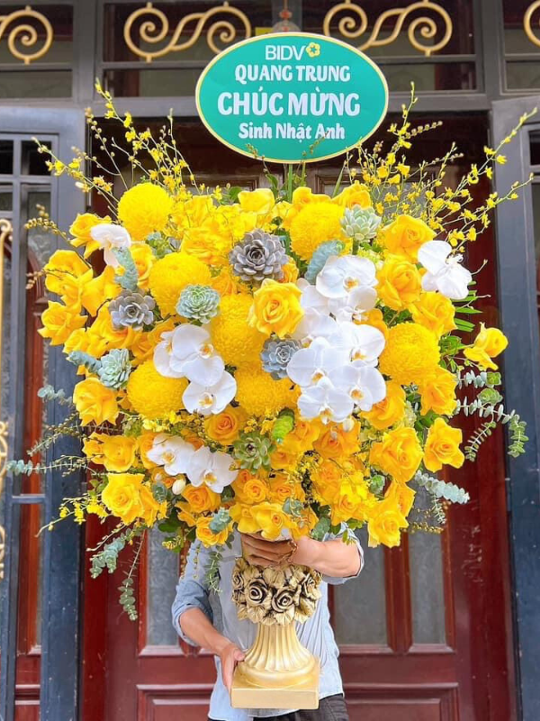 Giỏ hoa sinh nhật tông vàng